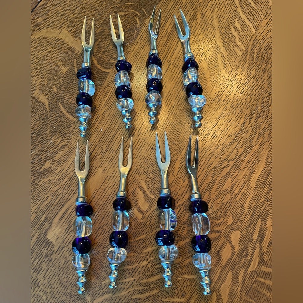 Set of 8 silver cocktail forks ****